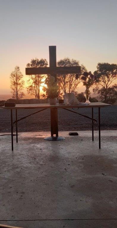 The cross at dawn at Phillip Roocke’s on top of Eudunda hill.