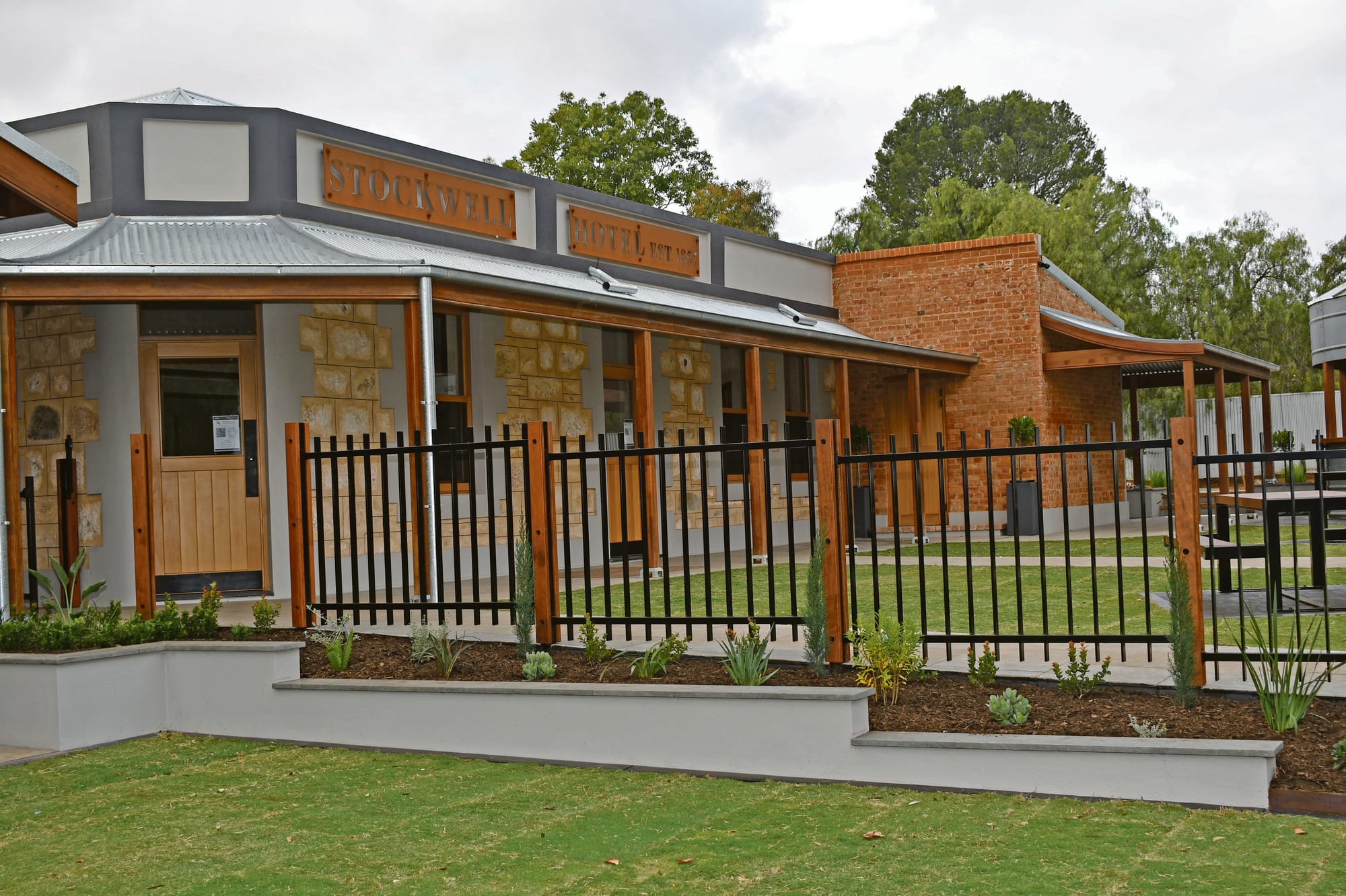 Push to re-open Stockwell Hotel as soon as possible