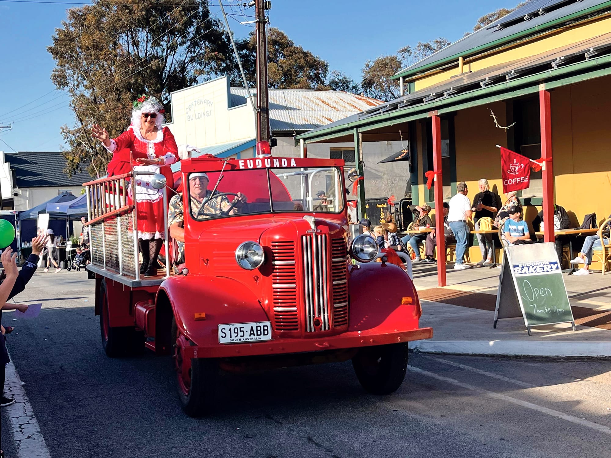 Volunteers needed for Christmas cheer