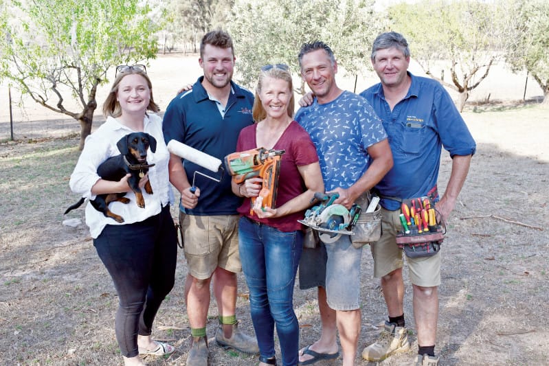 Barossa volunteers help K.I. koalas