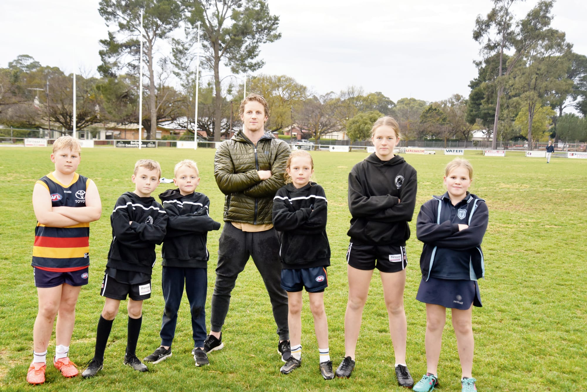 Rory shares his footy expertise with Tanunda juniors