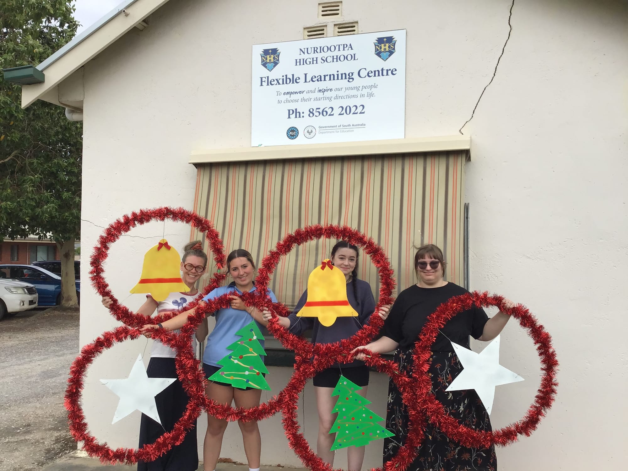 Nuri High School students tinsel up the town