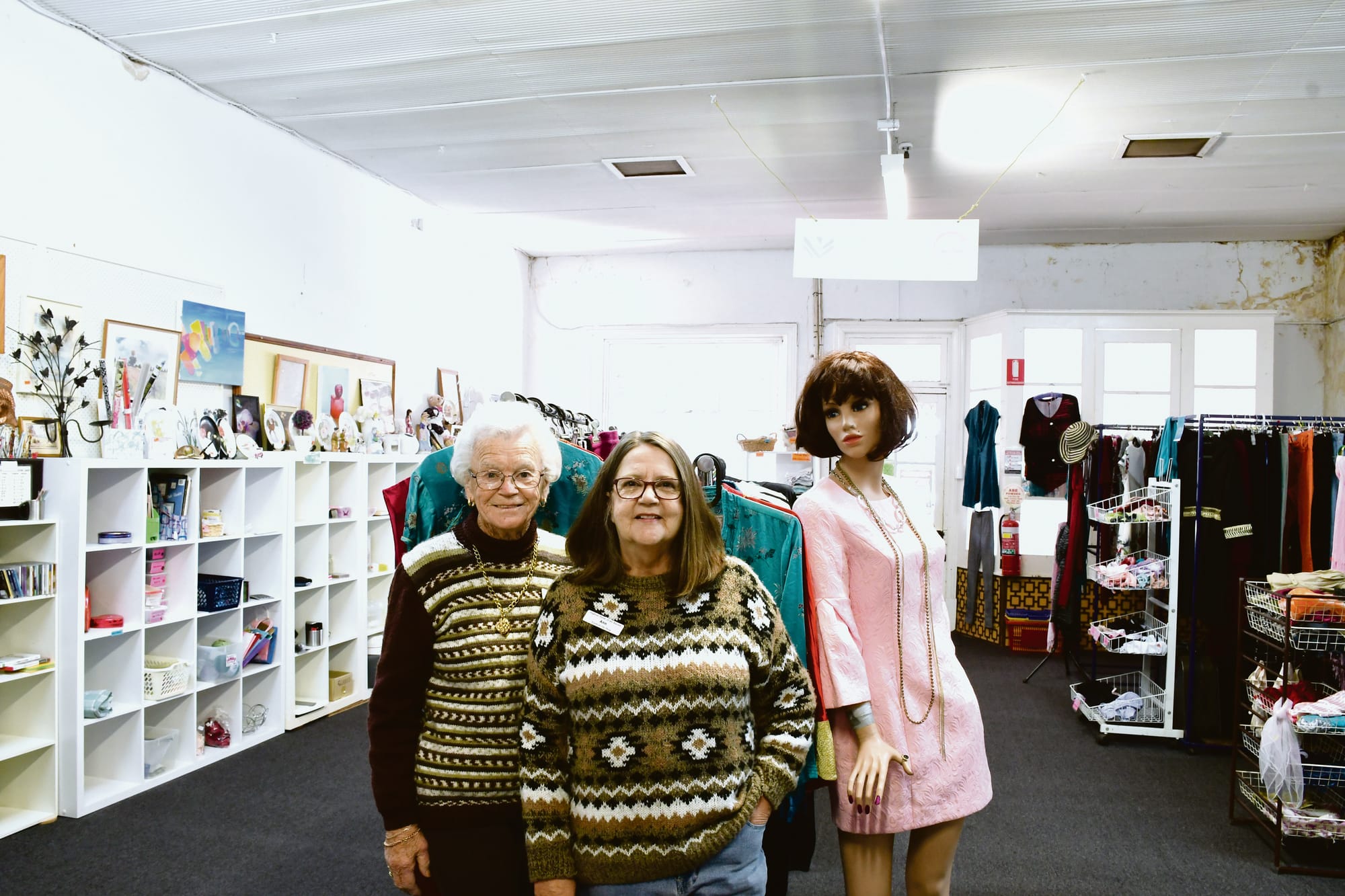 Prisoners roll up to help Lyndoch Op Shop