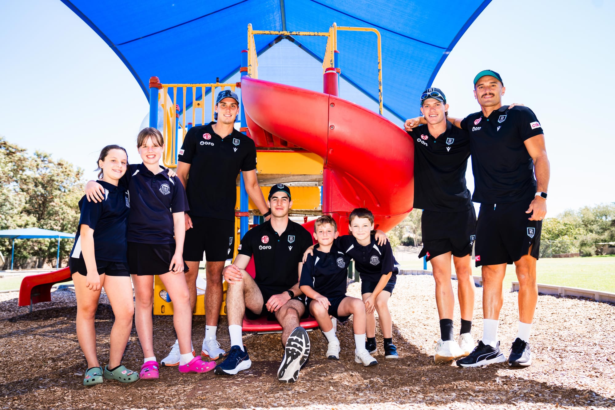 Port Adelaide players visit Angaston Primary