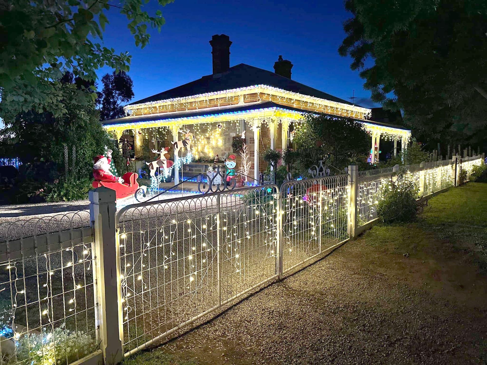 Brightening Lobethal with a Christmas song