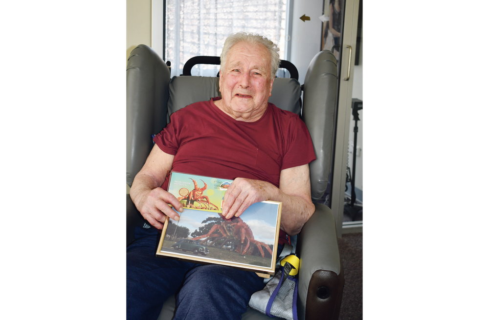Paul Kelly and his magnificent crustacean post image