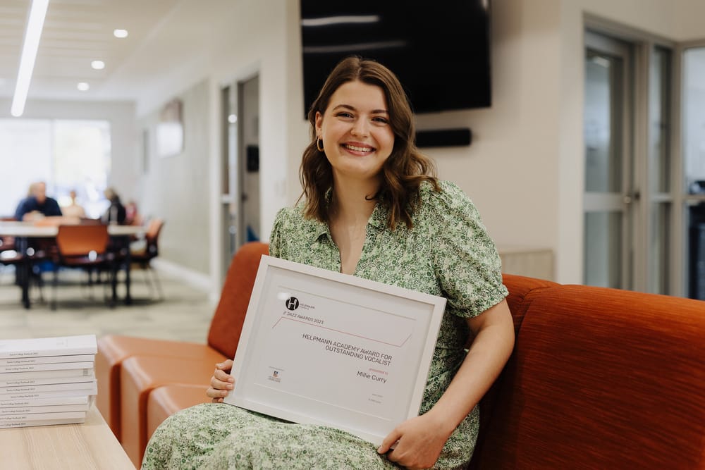 Outstanding Vocalist Award for local singer post image