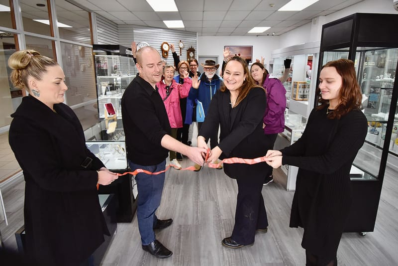 Lippitt's celebrate the official opening of their Nuriootpa store post image