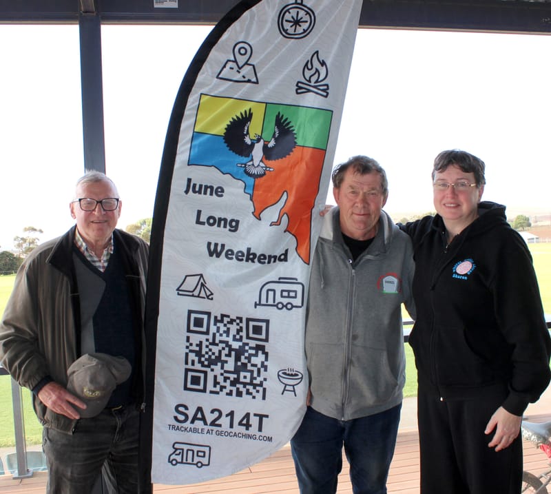 Geocachers have some extra-terrestrial fun at Eudunda post image