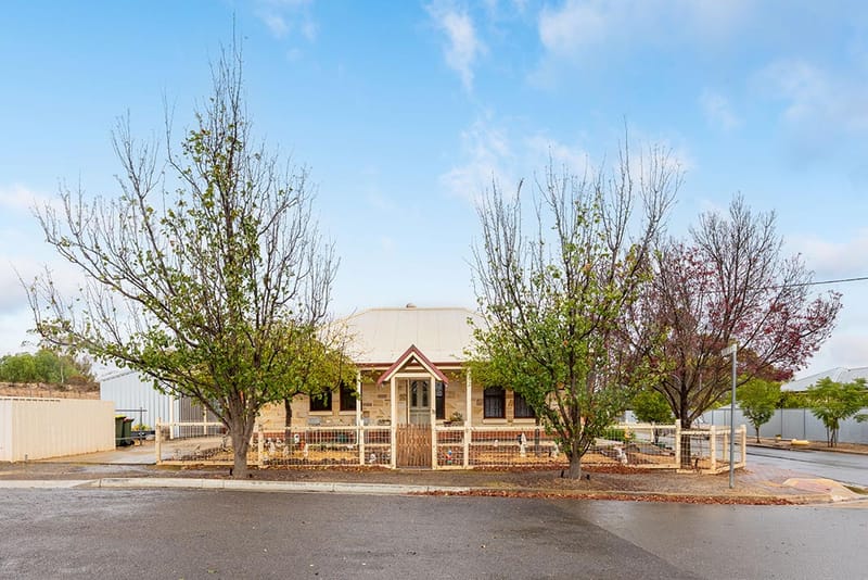 Charming cottage-style residence in the heart of Kapunda post image